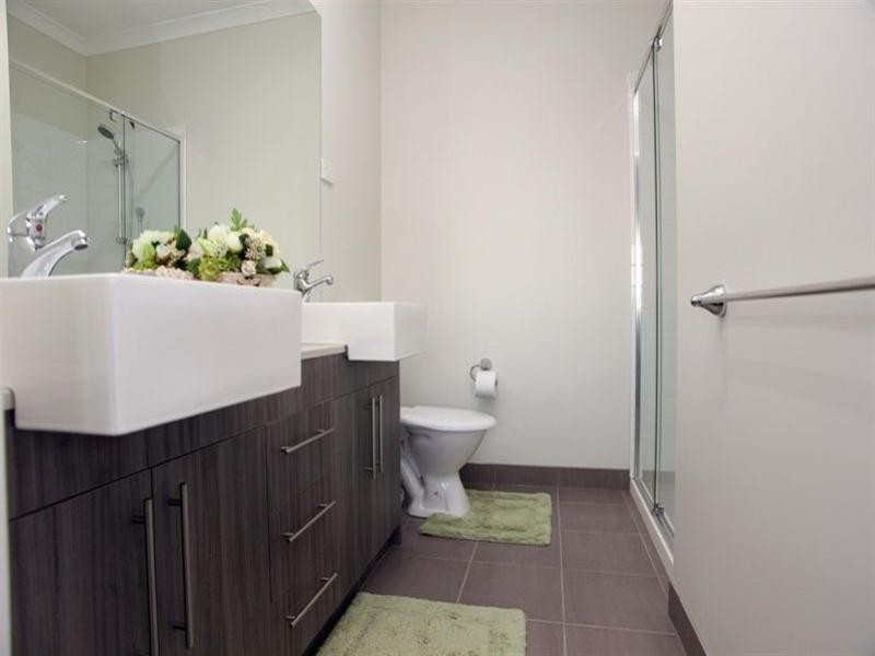 13 Carlow Walk, Lalor VIC 3075