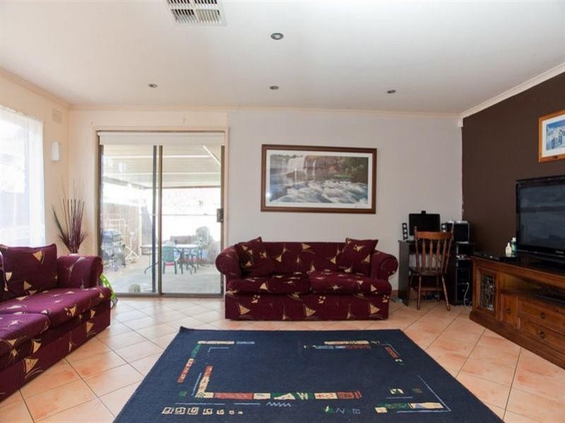 71 Roycroft Avenue, Mill Park VIC 3082