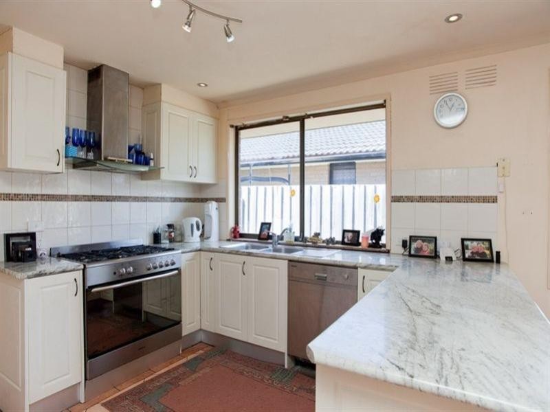 71 Roycroft Avenue, Mill Park VIC 3082