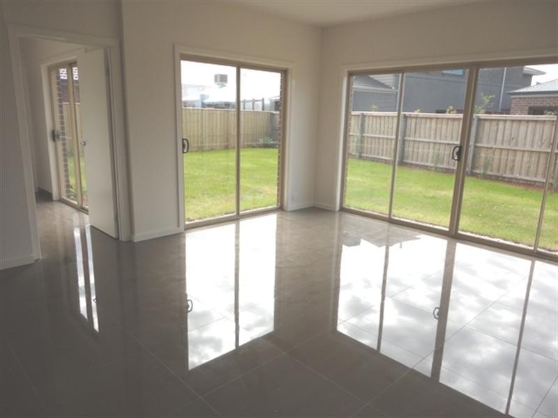 6 Saint Nikola Terrace, Lalor VIC 3075