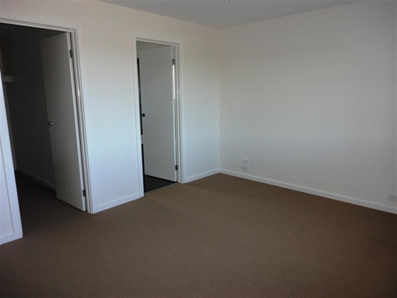6 Saint Nikola Terrace, Lalor VIC 3075