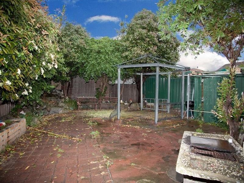 4 Pinewood Drive, Thomastown VIC 3074