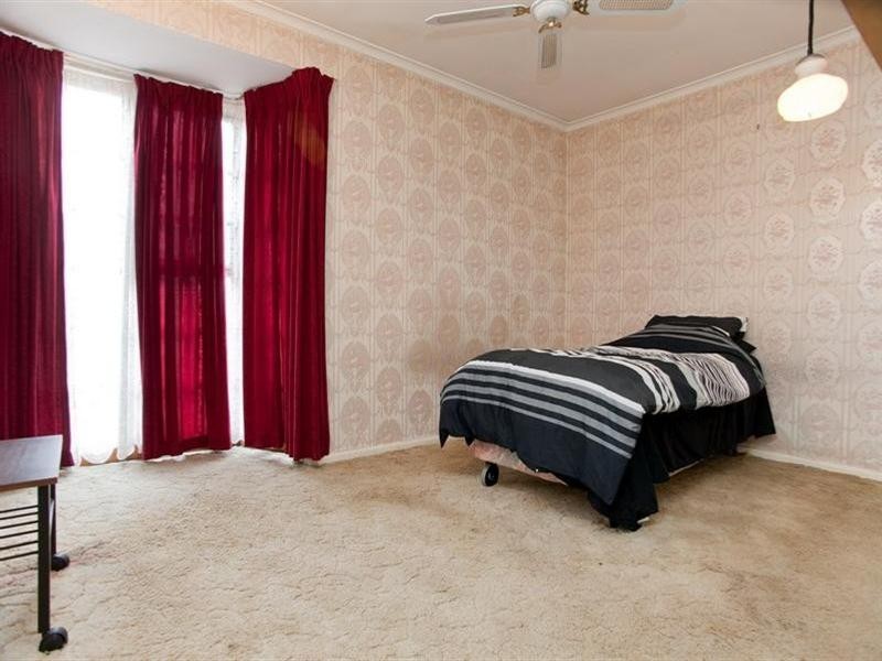 4 Pinewood Drive, Thomastown VIC 3074