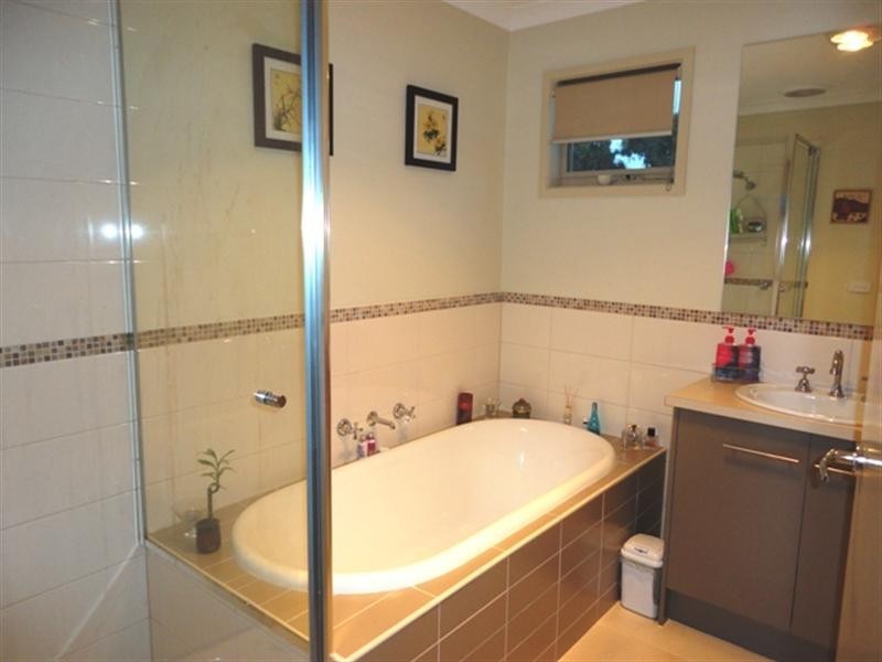 34 Tuross Crescent, South Morang VIC 3752