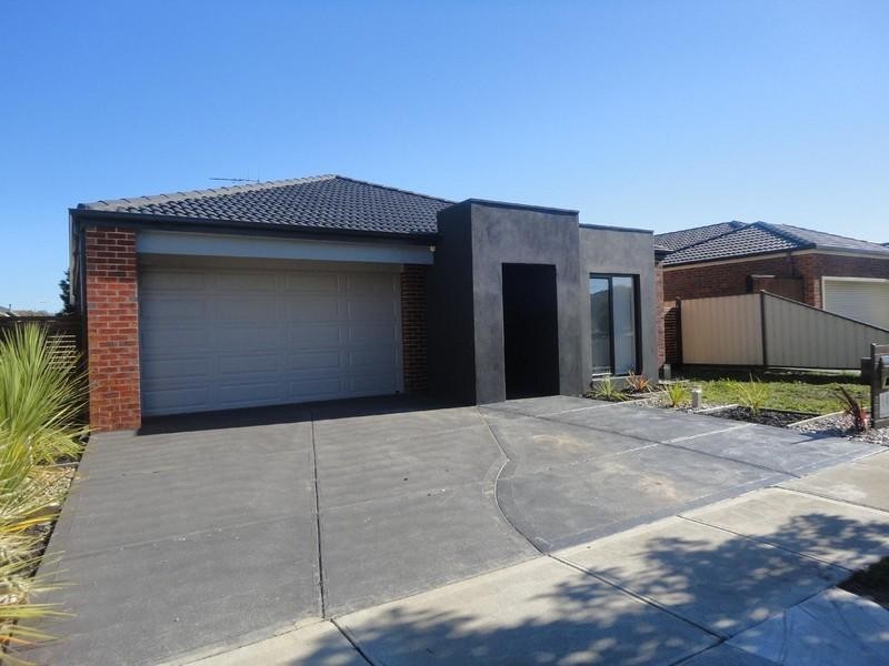 14 Bingin Place, Craigieburn VIC 3064