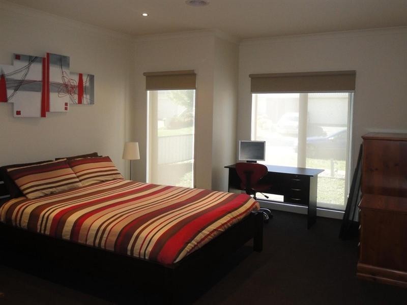 14 Bingin Place, Craigieburn VIC 3064