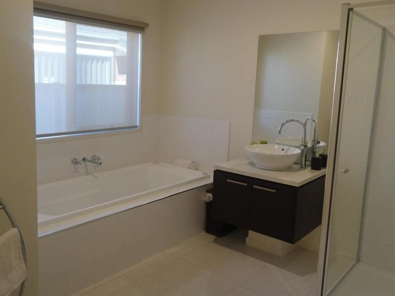 14 Bingin Place, Craigieburn VIC 3064