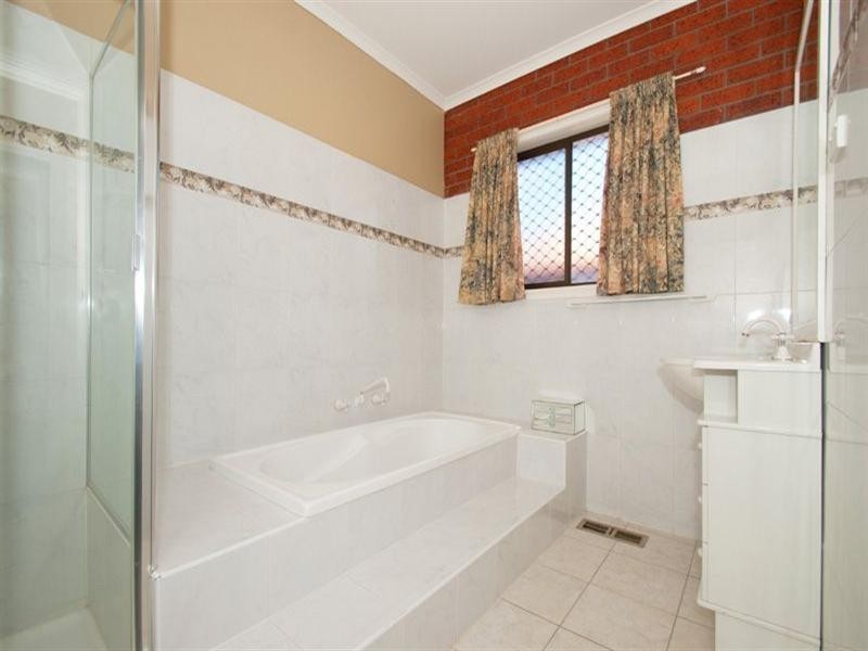 17 Lauren Court, Epping VIC 3076