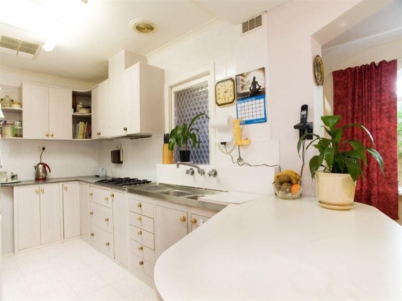 4 Pinewood Drive, Thomastown VIC 3074