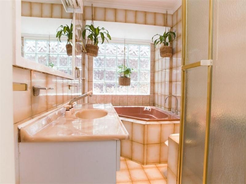 4 Pinewood Drive, Thomastown VIC 3074