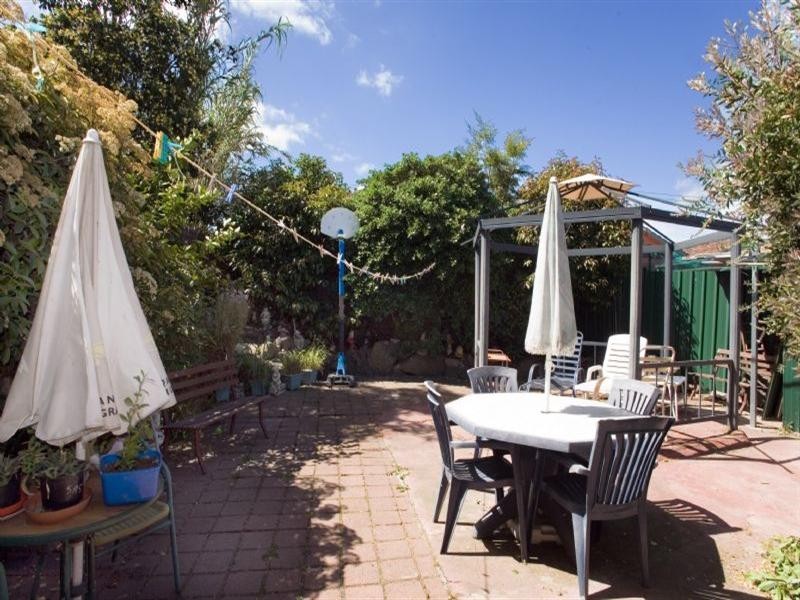 4 Pinewood Drive, Thomastown VIC 3074