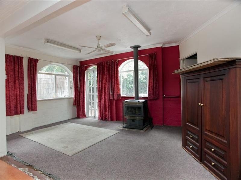 4 Pinewood Drive, Thomastown VIC 3074