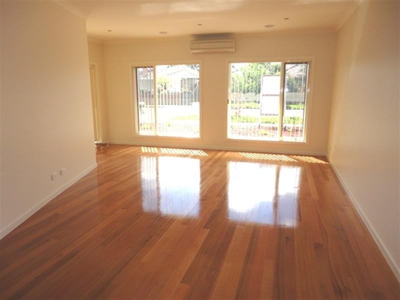 1/29 Dicken Street, Lalor VIC 3075