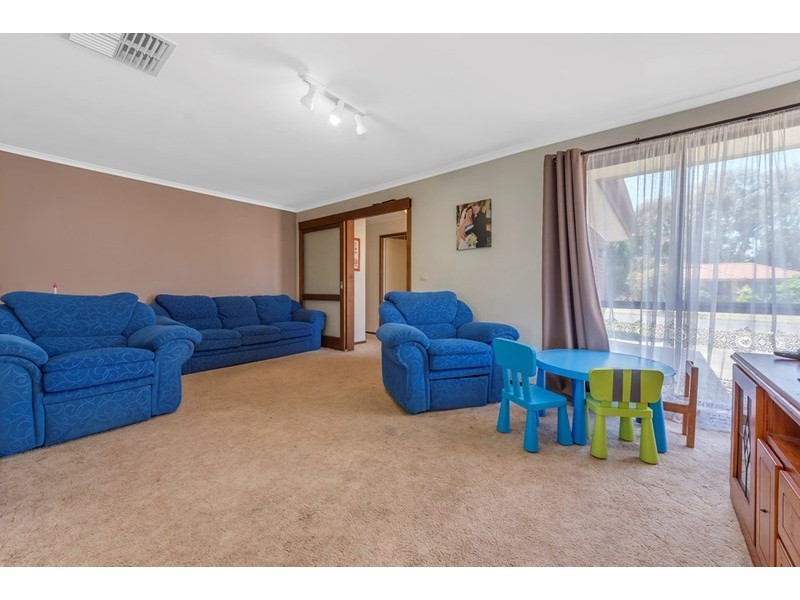 5 Kingston Town Crescent, Mill Park VIC 3082