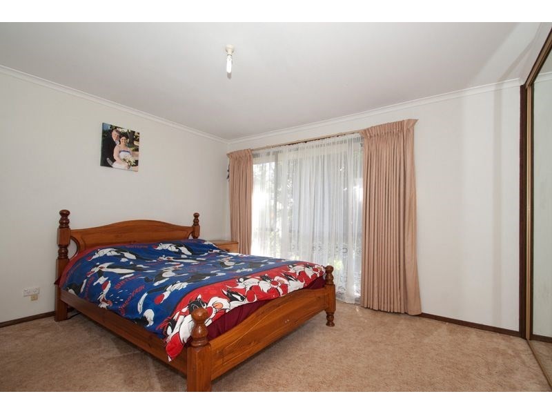 5 Kingston Town Crescent, Mill Park VIC 3082