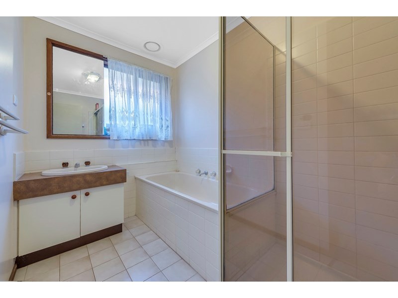 5 Kingston Town Crescent, Mill Park VIC 3082