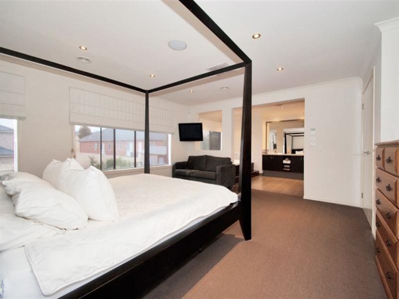 5 Topaz Grove, South Morang VIC 3752