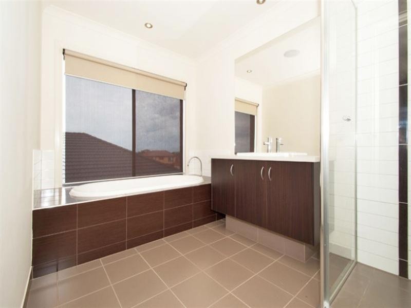 5 Topaz Grove, South Morang VIC 3752