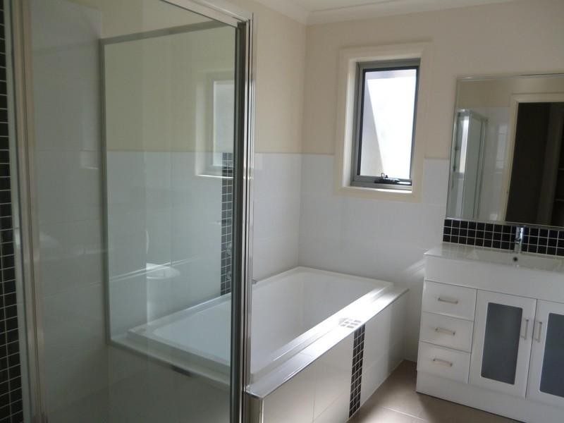 21 Knoll Walk, Epping VIC 3076