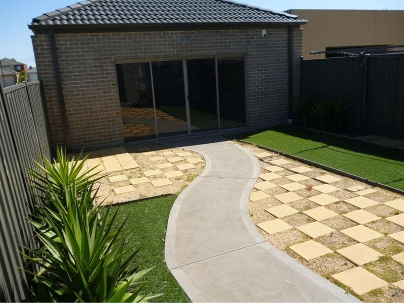 21 Knoll Walk, Epping VIC 3076