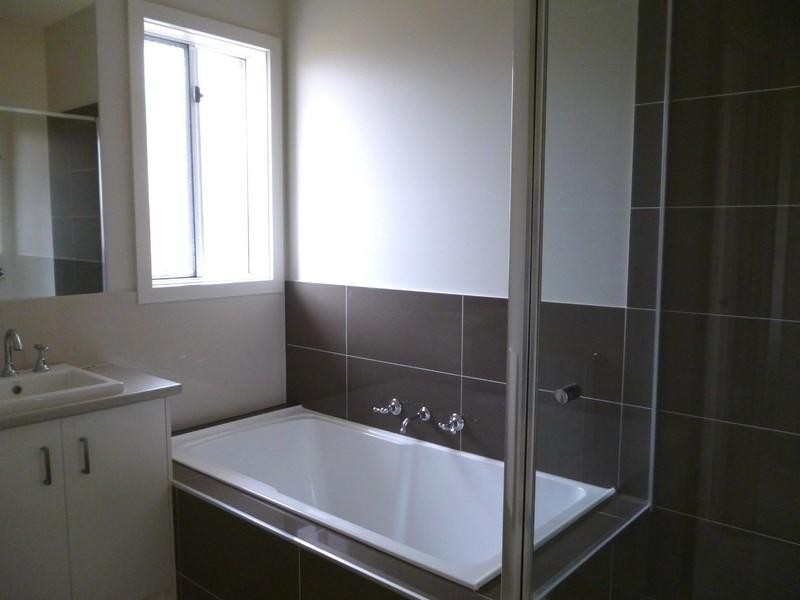 8 Saint Nikola Terrace, Lalor VIC 3075