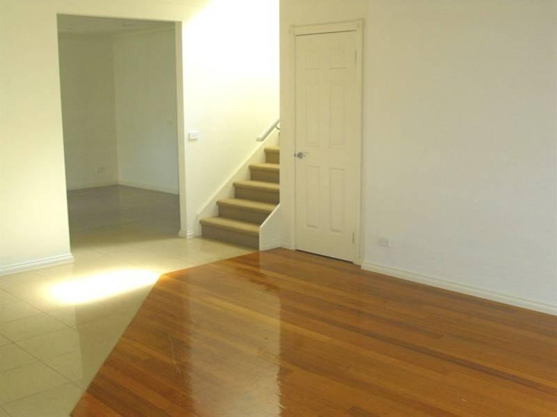 32 Delacombe Drive, Mill Park VIC 3082