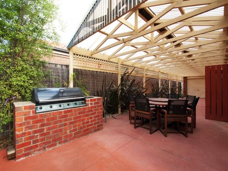 8 Robusta Avenue, Bundoora VIC 3083