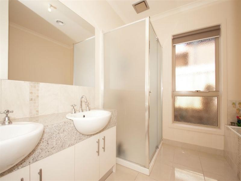 18 Lapis Chase, Epping VIC 3076