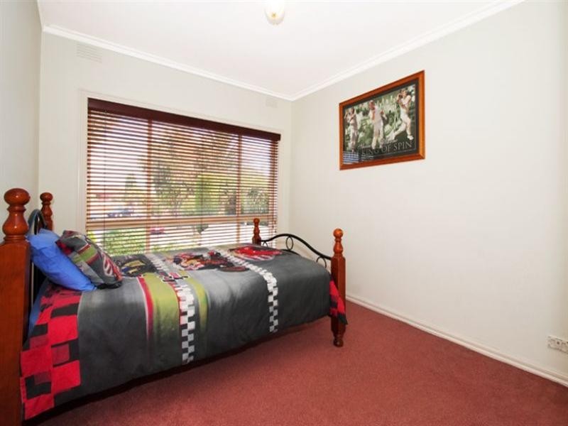 4 Edgewood Close, Thomastown VIC 3074