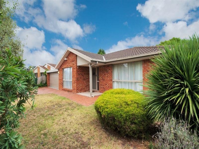 20 Hawkes Drive, Mill Park VIC 3082