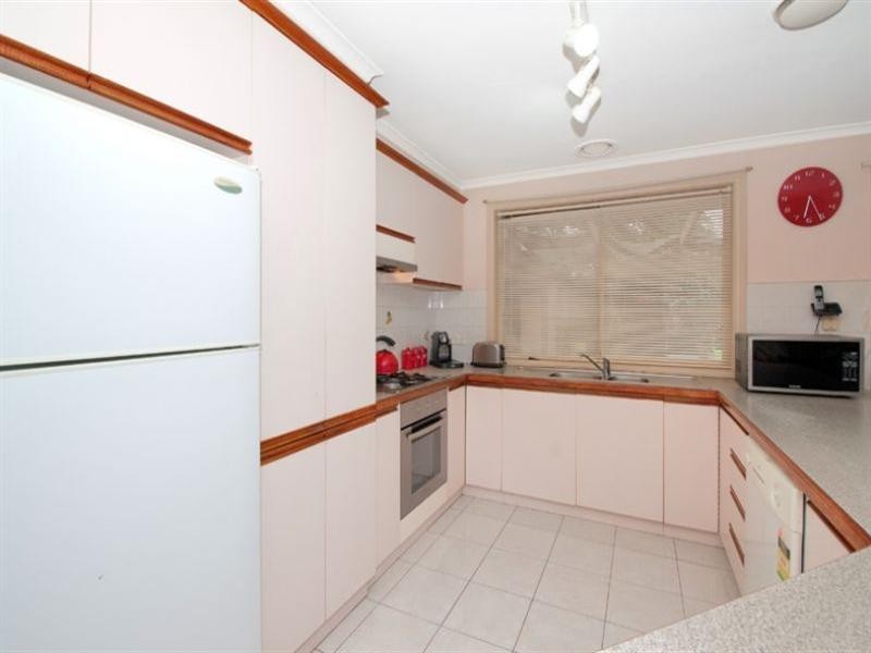 20 Hawkes Drive, Mill Park VIC 3082