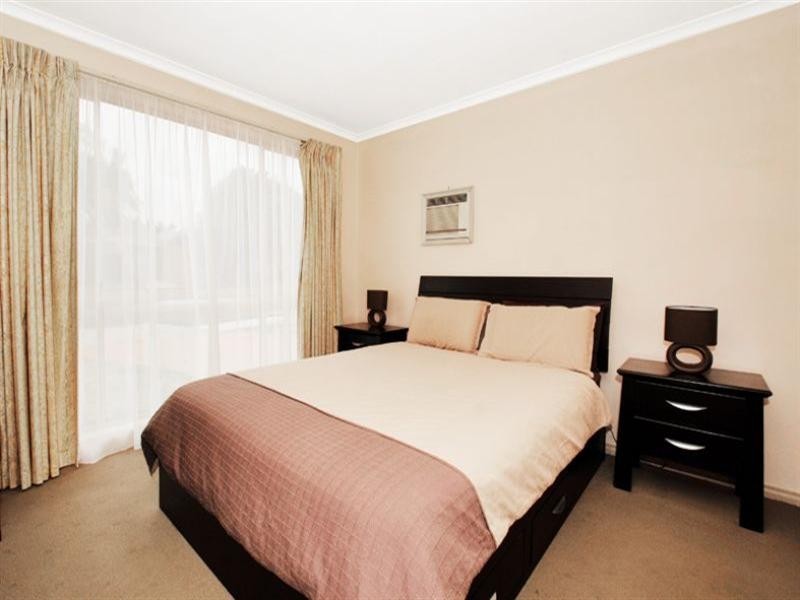 20 Hawkes Drive, Mill Park VIC 3082