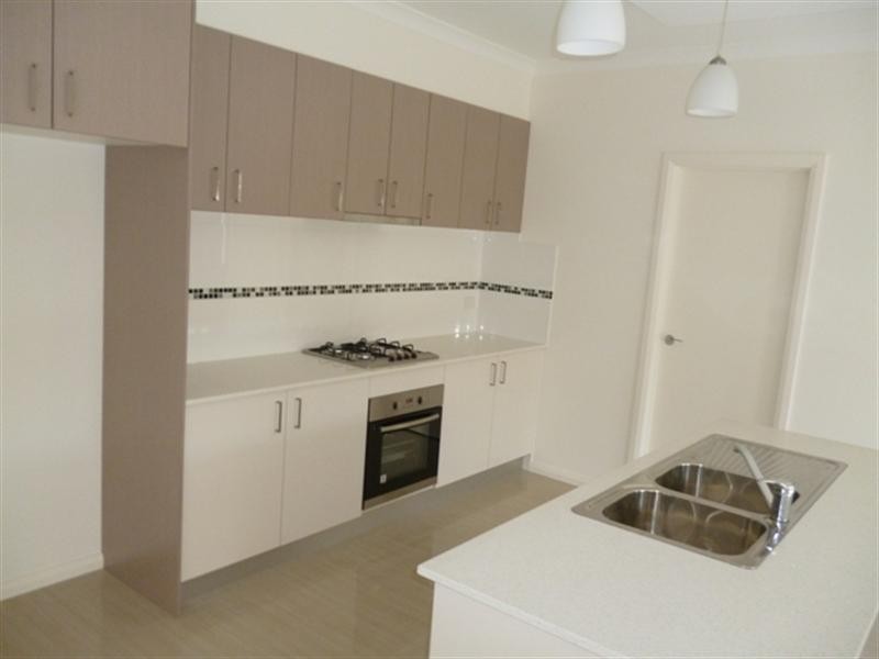 3 and 4/7a Saxony Drive, Epping VIC 3076