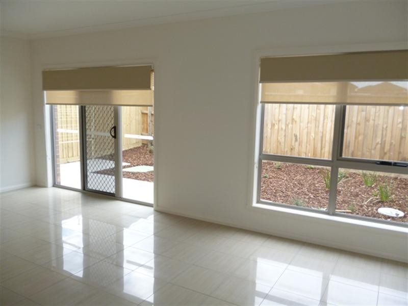 3 and 4/7a Saxony Drive, Epping VIC 3076