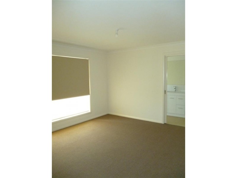 3 and 4/7a Saxony Drive, Epping VIC 3076