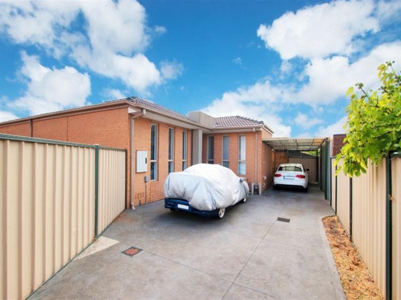 2/6 Sydney Crescent, Lalor VIC 3075