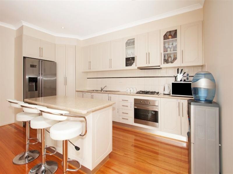 2/6 Sydney Crescent, Lalor VIC 3075