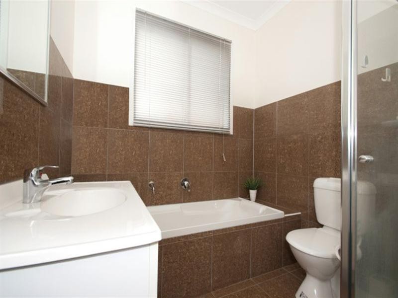 2/6 Sydney Crescent, Lalor VIC 3075