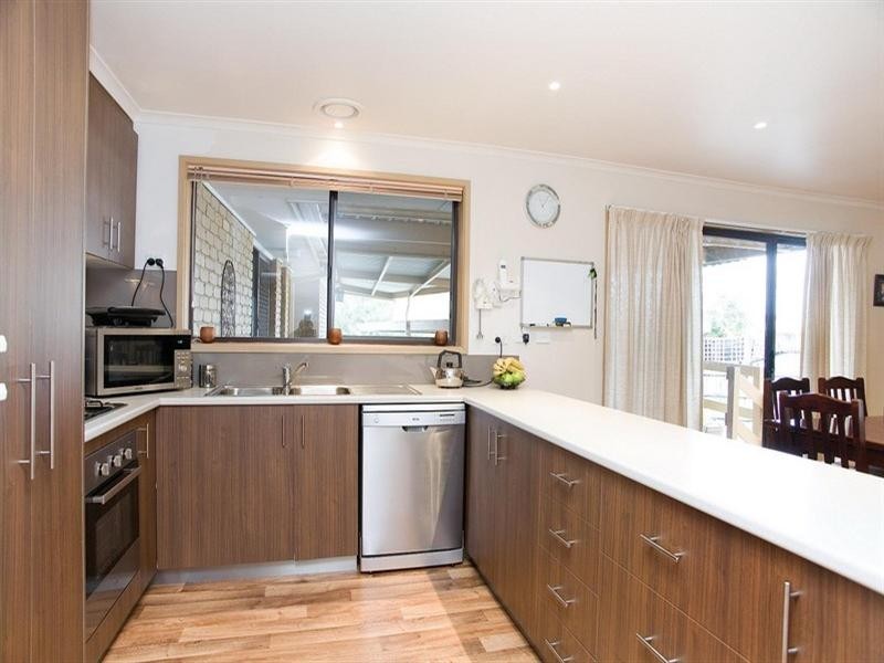 27 Tonelli Crescent, Mill Park VIC 3082