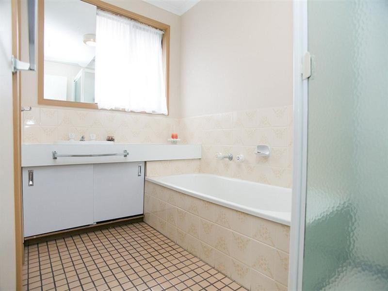 27 Tonelli Crescent, Mill Park VIC 3082