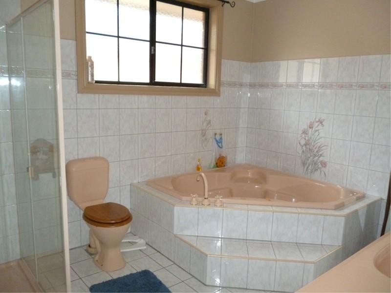 2 Silverthorn Court, Mill Park VIC 3082