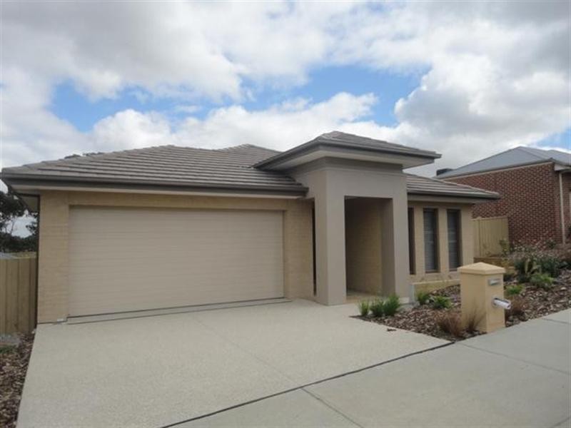 5 Bear Crescent, Doreen VIC 3754