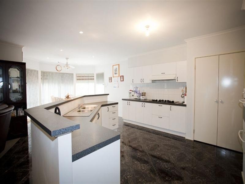 21 Cambala Avenue, Lalor VIC 3075
