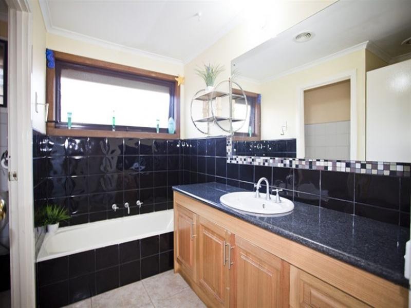 8 Glenburn Street, Thomastown VIC 3074