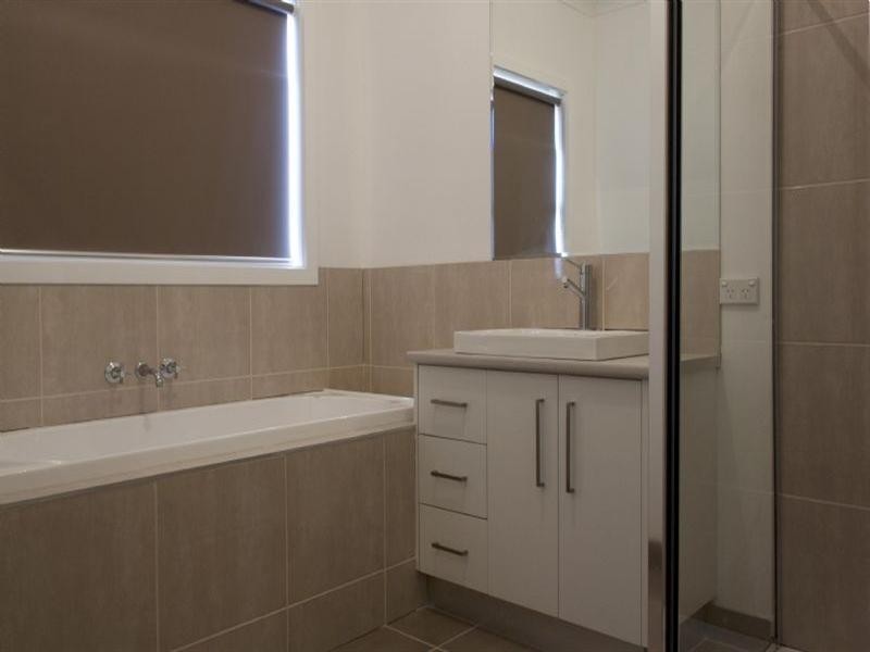 24 Birdseye Parade, South Morang VIC 3752