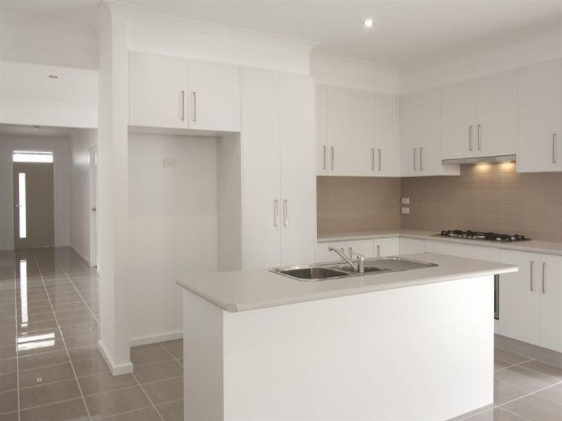 24 Birdseye Parade, South Morang VIC 3752