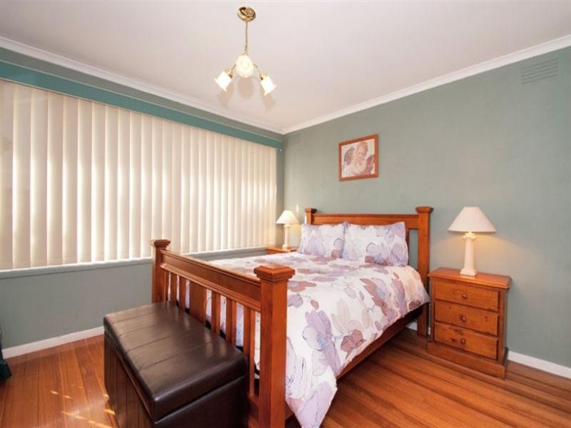 21 McFarlane Crescent, Epping VIC 3076