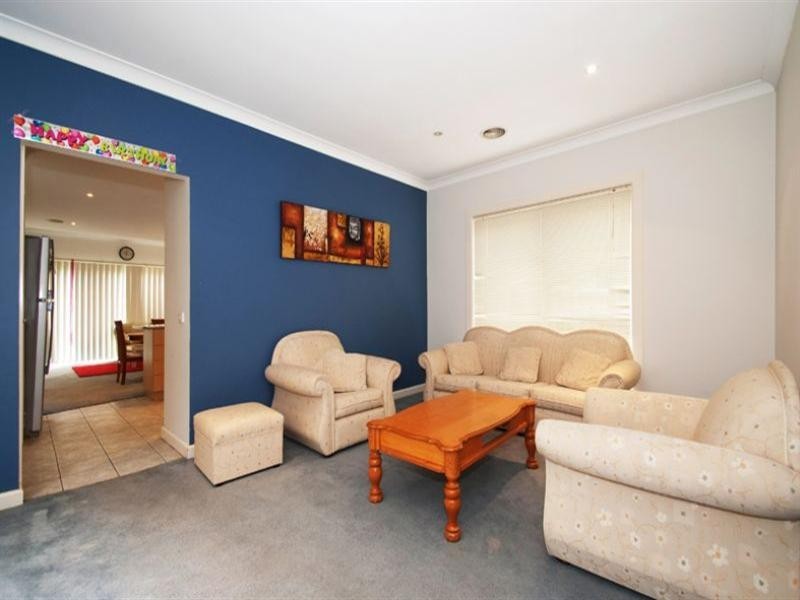 15 Donvale Avenue, Roxburgh Park VIC 3064