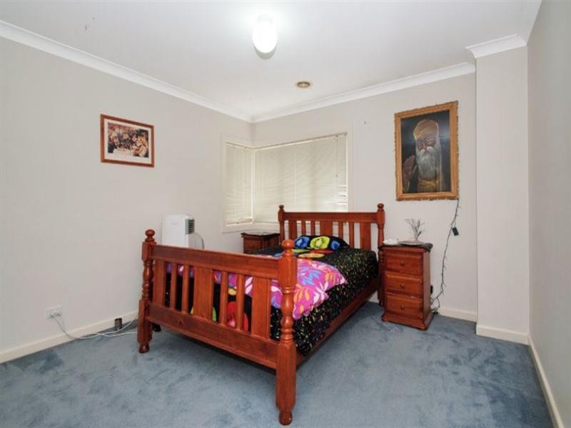15 Donvale Avenue, Roxburgh Park VIC 3064