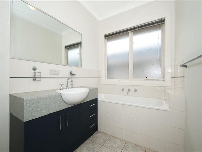 15 Donvale Avenue, Roxburgh Park VIC 3064